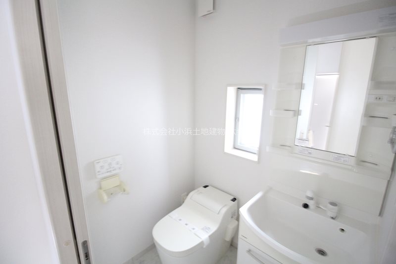 トイレ　※入居中につき室内写真は同間取りの参考写真となります。