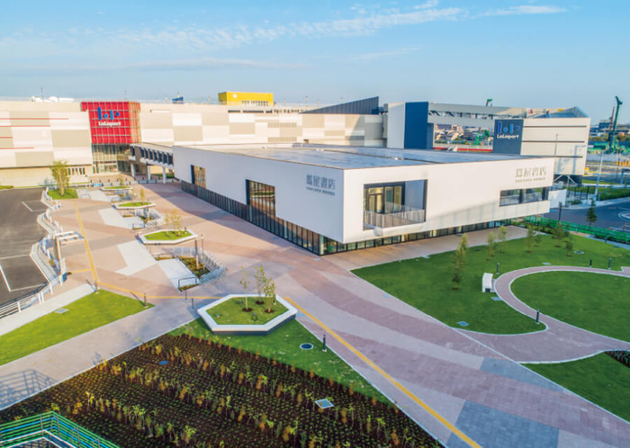 ショッピングセンター　ららぽーと名古屋みなとアクルス（ショッピングセンター）まで800m