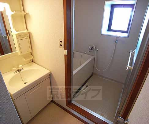 洗面設備　独立洗面台があるのはうれしいですね