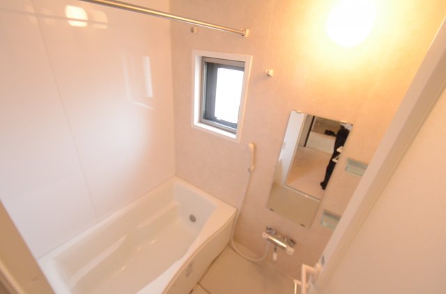 バス・シャワールーム　浴室乾燥機付きで便利です！