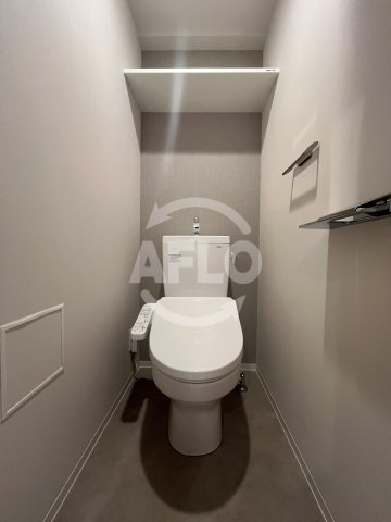 トイレ　リヴェント難波ウエスト　温水洗浄便座