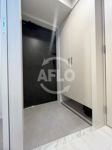 玄関　リヴェント難波ウエスト　玄関