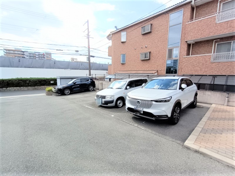 その他　駐車場は別料金となります。