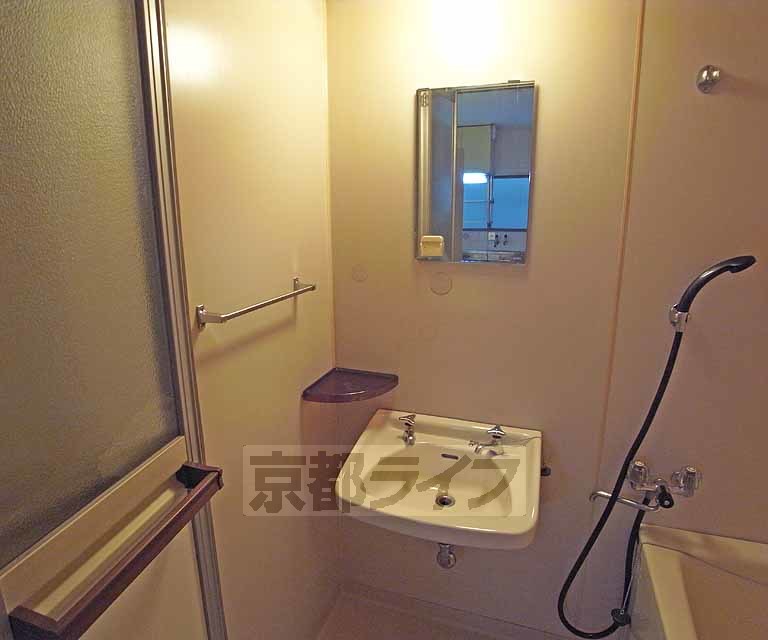 洗面設備　綺麗な洗面所です。