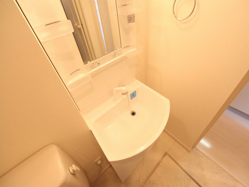 洗面設備　独立洗面台（シャンプードレッサー）温水洗浄暖房便座トイレ