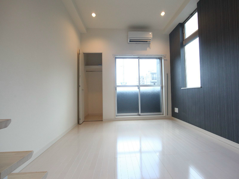 バルコニー　下階洋室6.7帖　上階洋室5.4帖（収納としても使えます