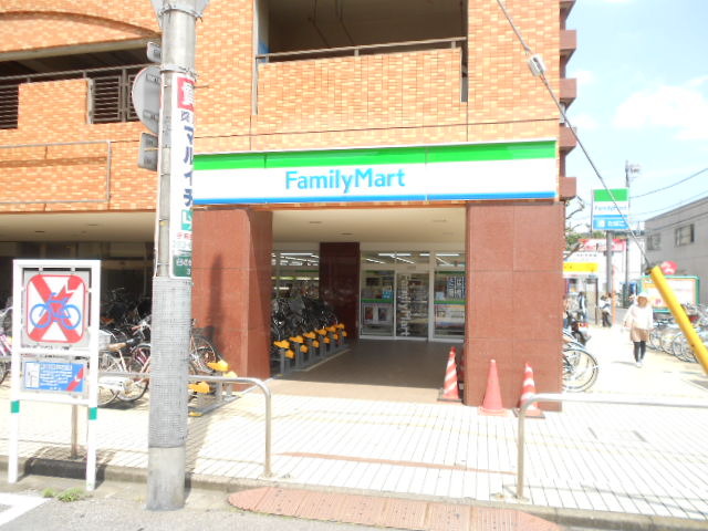 コンビニ　ファミリーマート坂戸駅北口店（コンビニ）まで986m