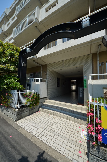 エントランス　★マンションならでは、しっかりしたエントランス★