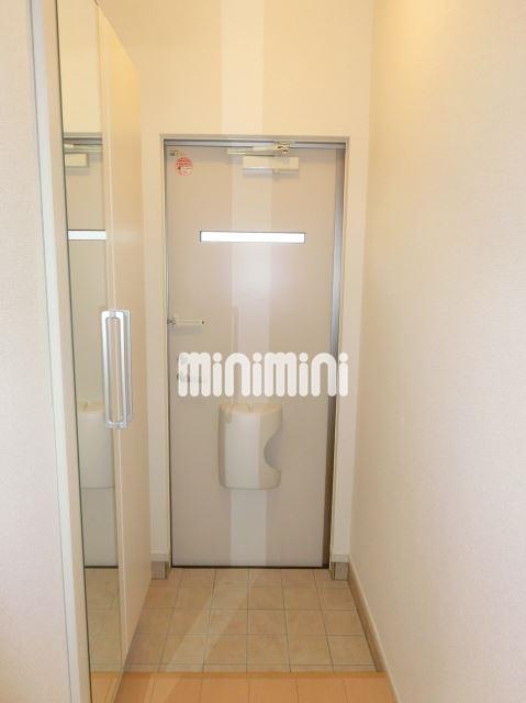 玄関　大容量の靴箱つき玄関。