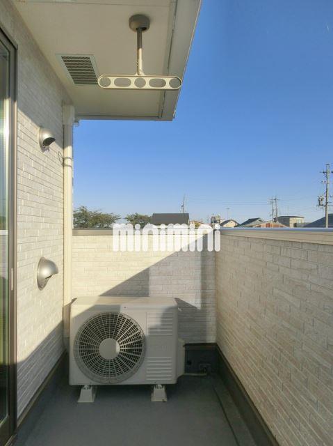 バルコニー　南向きで洗濯物が良く乾きそうですね。