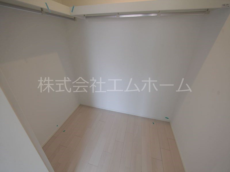 収納　ウォークインクローゼット（収納充実してます）同型写真