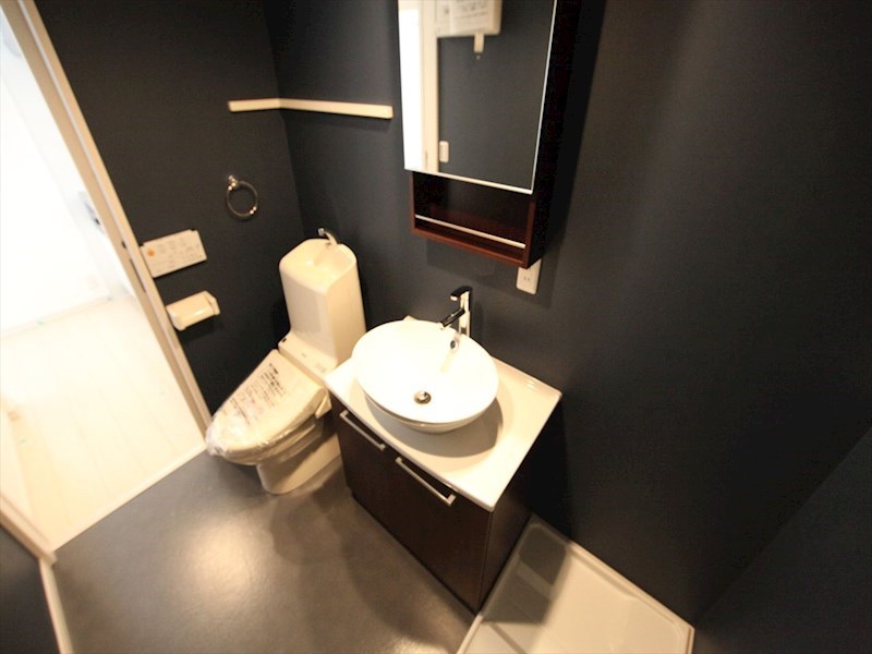 洗面設備　脱衣所　デザイン独立洗面台　収納スペース有