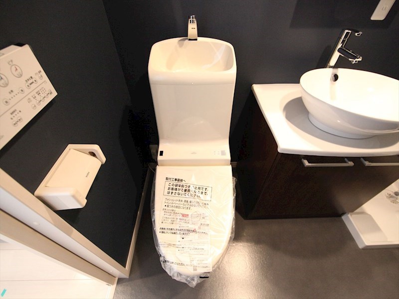 トイレ　温水洗浄暖房便座付トイレ