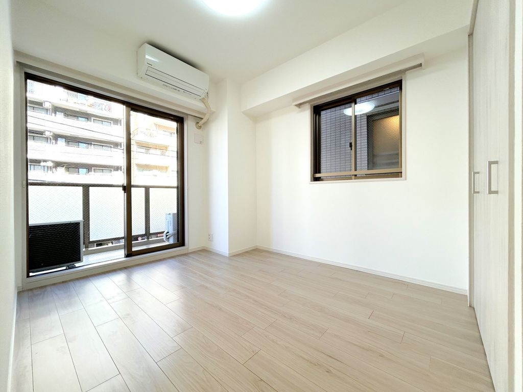 居室・リビング　洋室（約5.6帖）