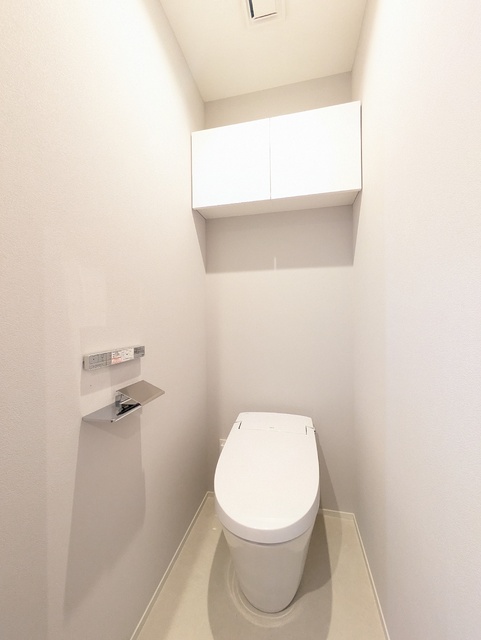 トイレ　嬉しい温水洗浄便座付き