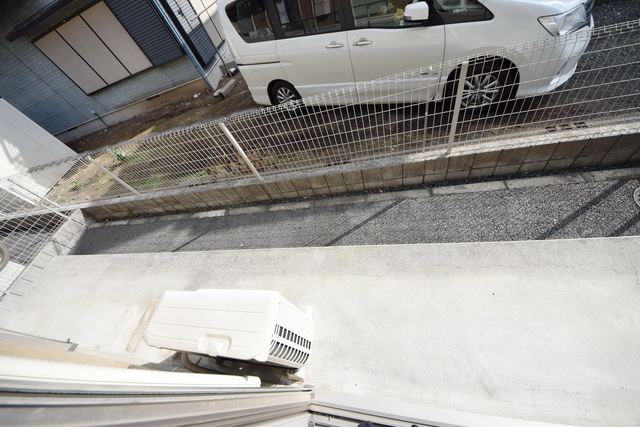 バルコニー　～今日は朝からお洗濯～