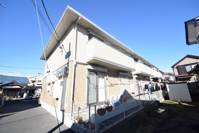 建物外観　～青い空、白い雲～