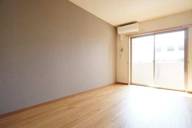 ベレッツァ神田町Iの居間写真