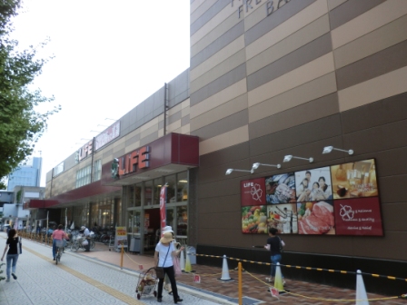 スーパー　ライフ 弁天町店（スーパー）まで826m