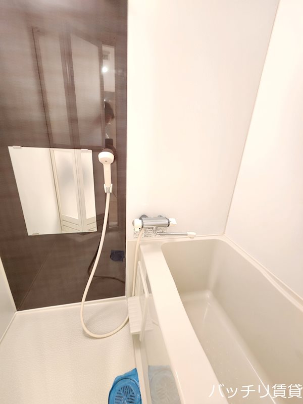 バス・シャワールーム　同型タイプの為、現状を優先いたします。