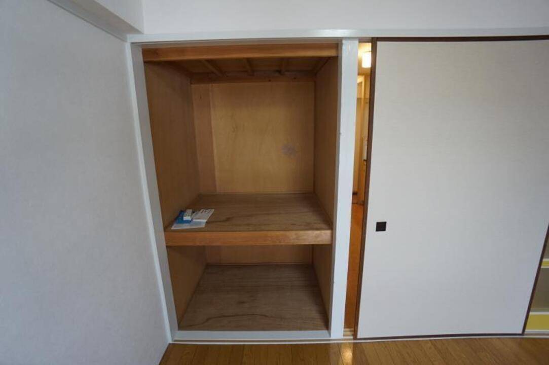 収納　押入れ