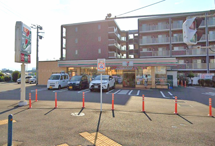 コンビニ　セブンイレブン 海老名かしわ台駅前（コンビニ）まで500m