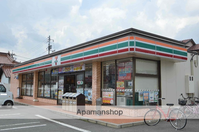 コンビニ　セブンイレブン（コンビニ）まで300m