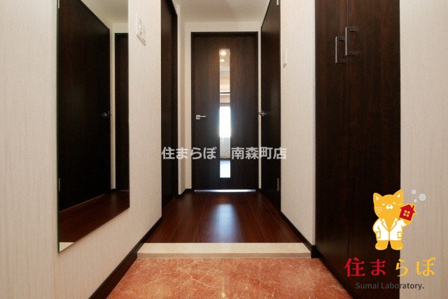 玄関　「気になったら、LINEで気軽に相談できますよ。」