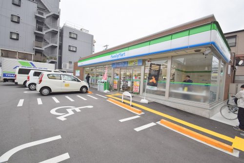コンビニ　ファミリーマート 大宮五丁目店（コンビニ）まで243m