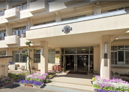 小学校　海南市立巽小学校（小学校）まで655m