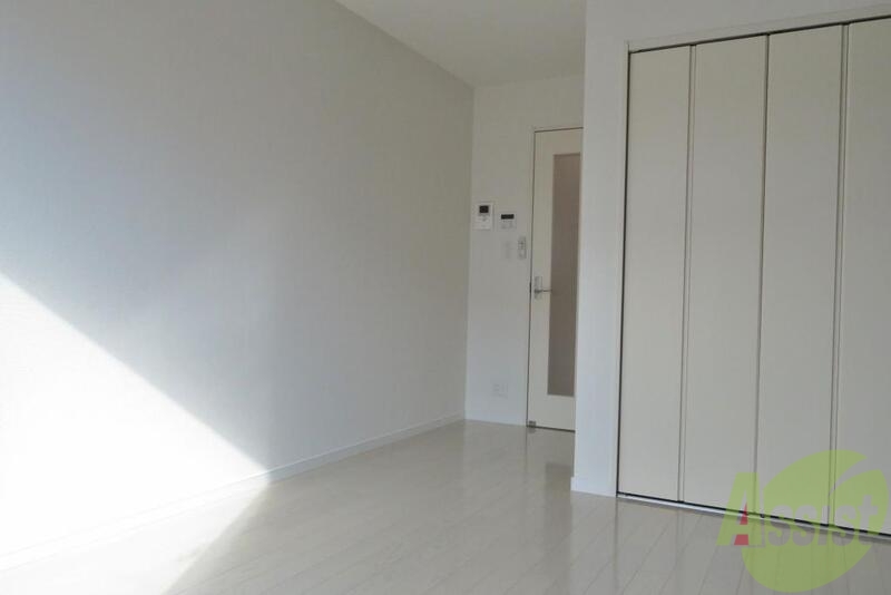 その他部屋・スペース　白ベースのお部屋は明るくて、清潔感ありますね。