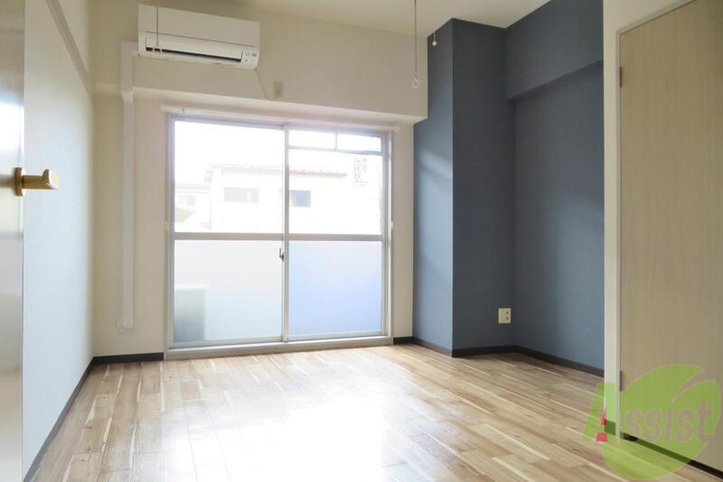 居室・リビング　鉄筋コンクリート造。重厚なマンションです。防音もいいですね