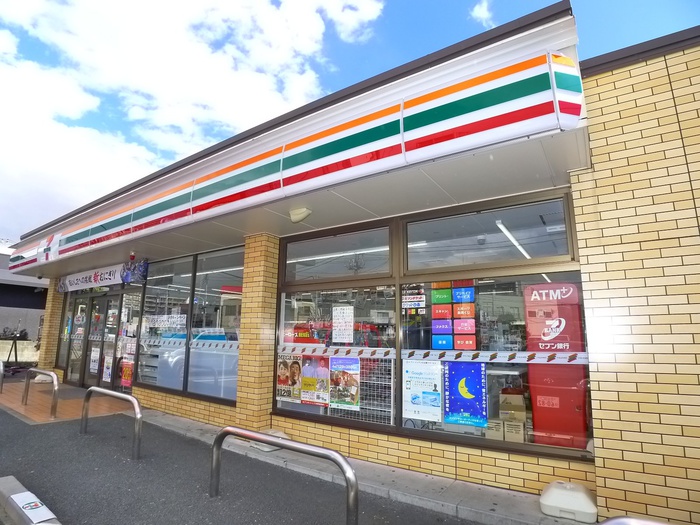 コンビニ　セブンイレブン（コンビニ）まで485m