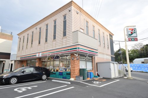 コンビニ　セブンイレブン横浜戸塚町日之出橋店（コンビニ）まで422m