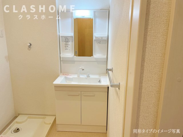 洗面設備　同物件の別部屋になります。