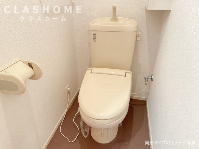 トイレ　同物件の別部屋になります。