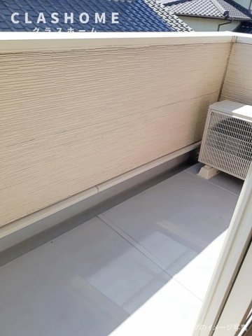 バルコニー　同物件の別部屋になります。