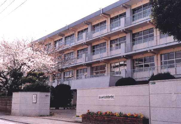 中学校　北九州市立白銀中学校（中学校）まで1400m