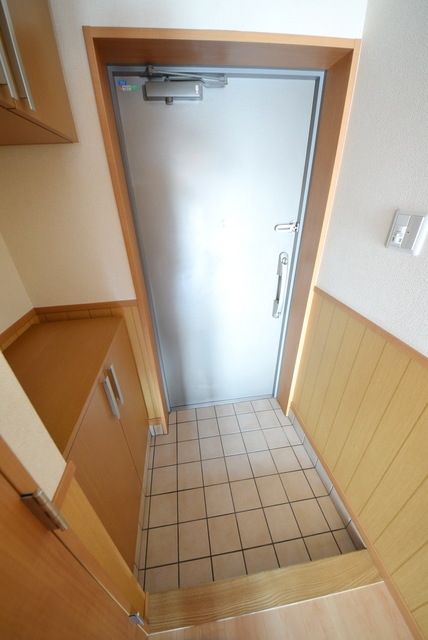 玄関　★下駄箱が大きいので靴が多くても安心です★