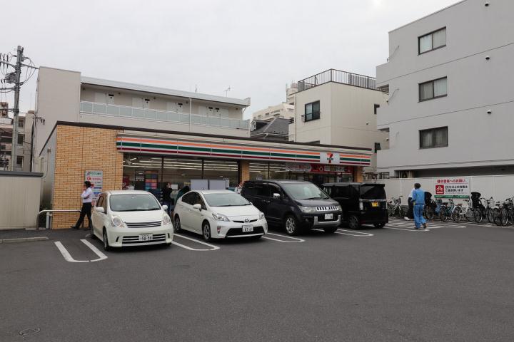 コンビニ　セブンイレブン（コンビニ）まで76m