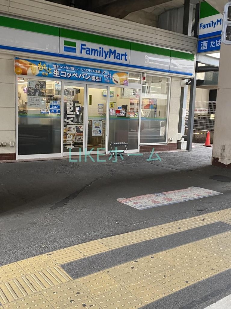 コンビニ　ファミリーマート本八幡駅西店（コンビニ）まで820m