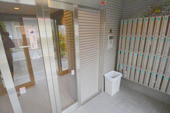 ロビー　オシャレなロビーは安心のオートロック付きです。