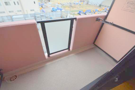 バルコニー　風通しの良いバルコニー。洗濯物もよく乾きそうです。