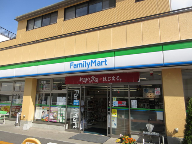 コンビニ　ファミリーマート（コンビニ）まで509m