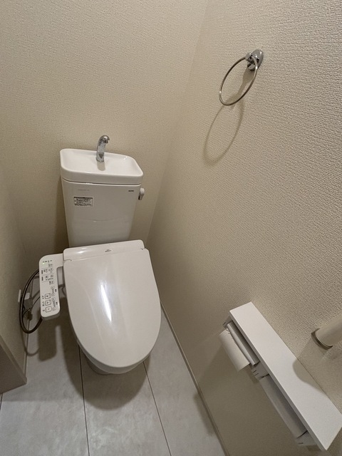 トイレ　１階トイレ　温水洗浄便座