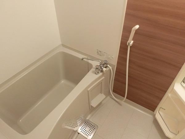 バス・シャワールーム　浴室乾燥機付きバス！