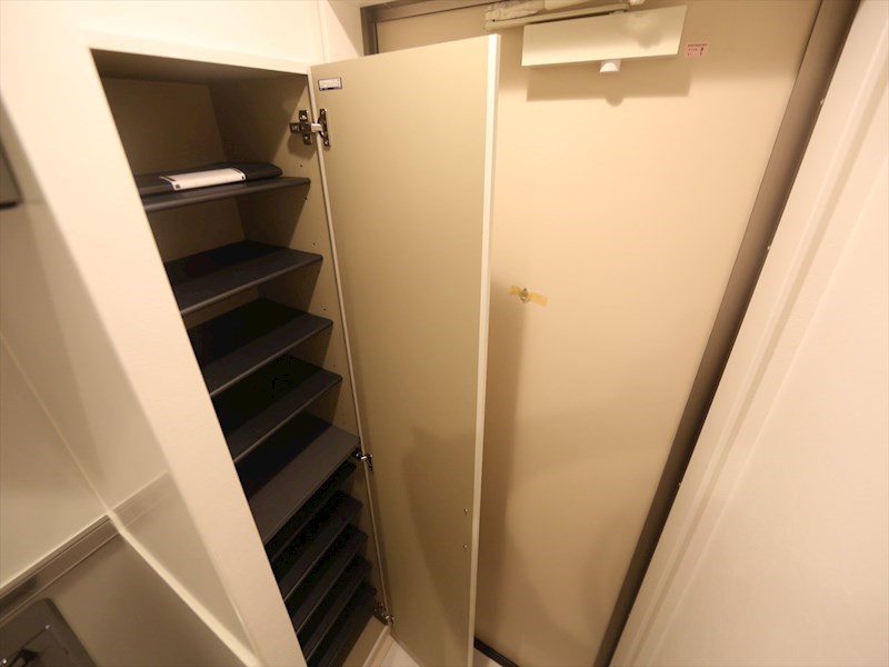 玄関　玄関　シューズボックス付（収納充実してます）