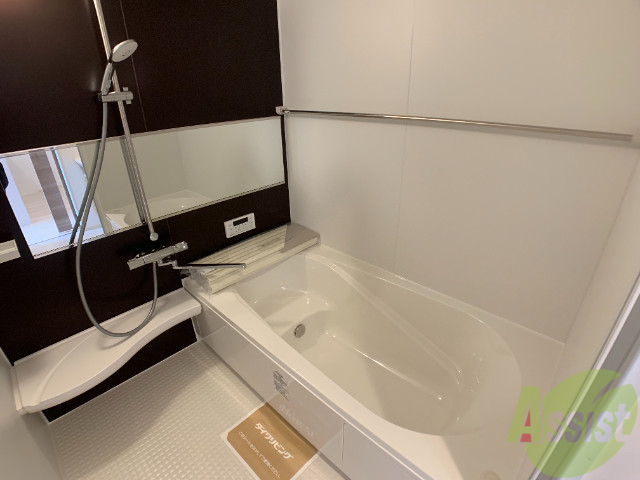 バス・シャワールーム　追い焚き機能が付いているのでいつでも温かいお風呂に入れますよ