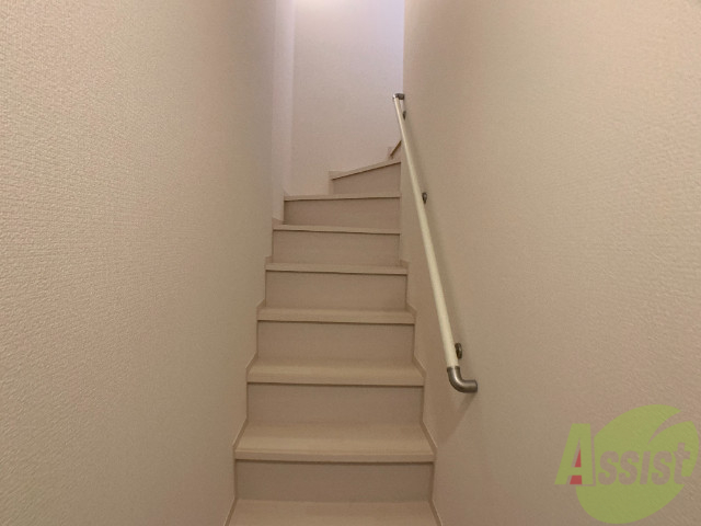 玄関　玄関から撮影しました。敷居が高くなくて安心ですね