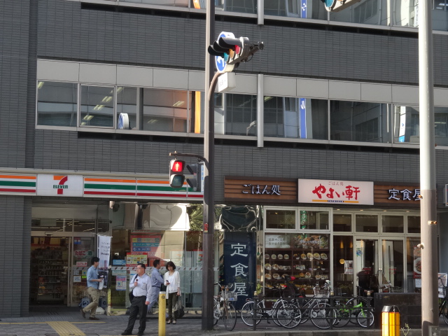 コンビニ　セブンイレブン大阪西中島南方店（コンビニ）まで370m